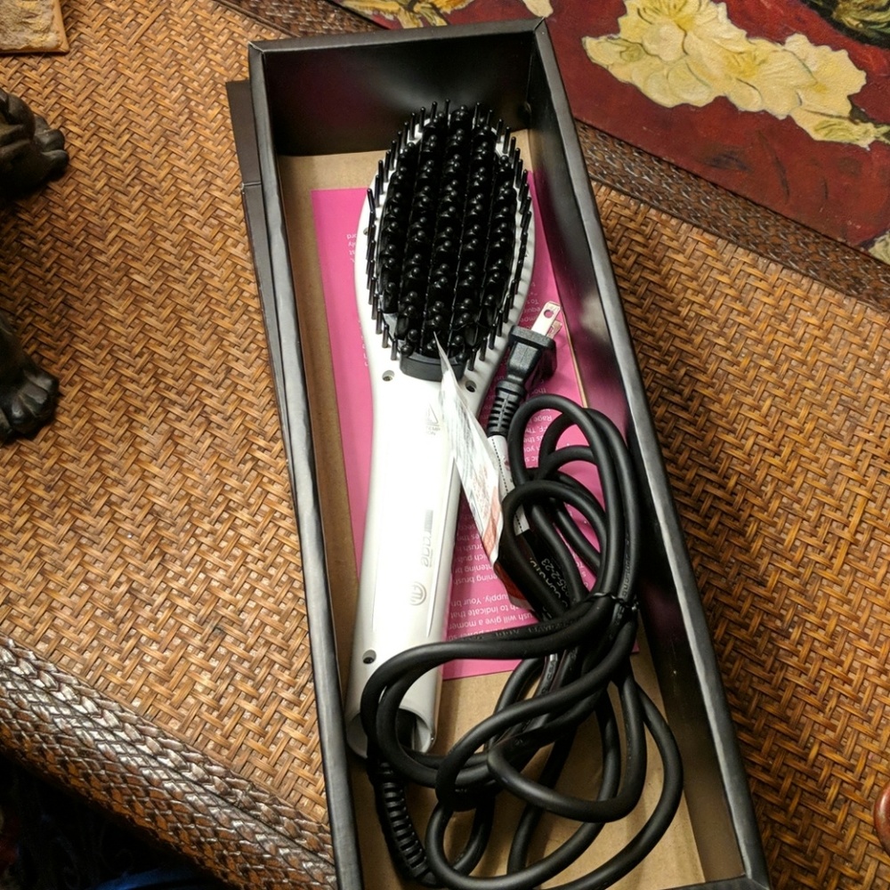 Ladies straightening brush